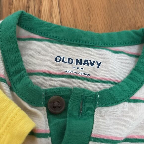 Old navy Henley bodysuit : includes 4 size 3-6 months - Picture 4 of 5